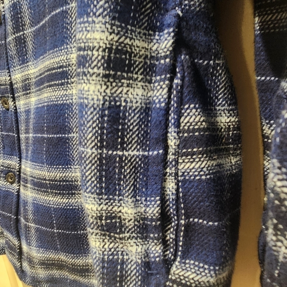 Woolrich Men’s Blue Plaid Flannel Shacket – 100% Cotton Button Down with Pockets - Picture 3 of 10